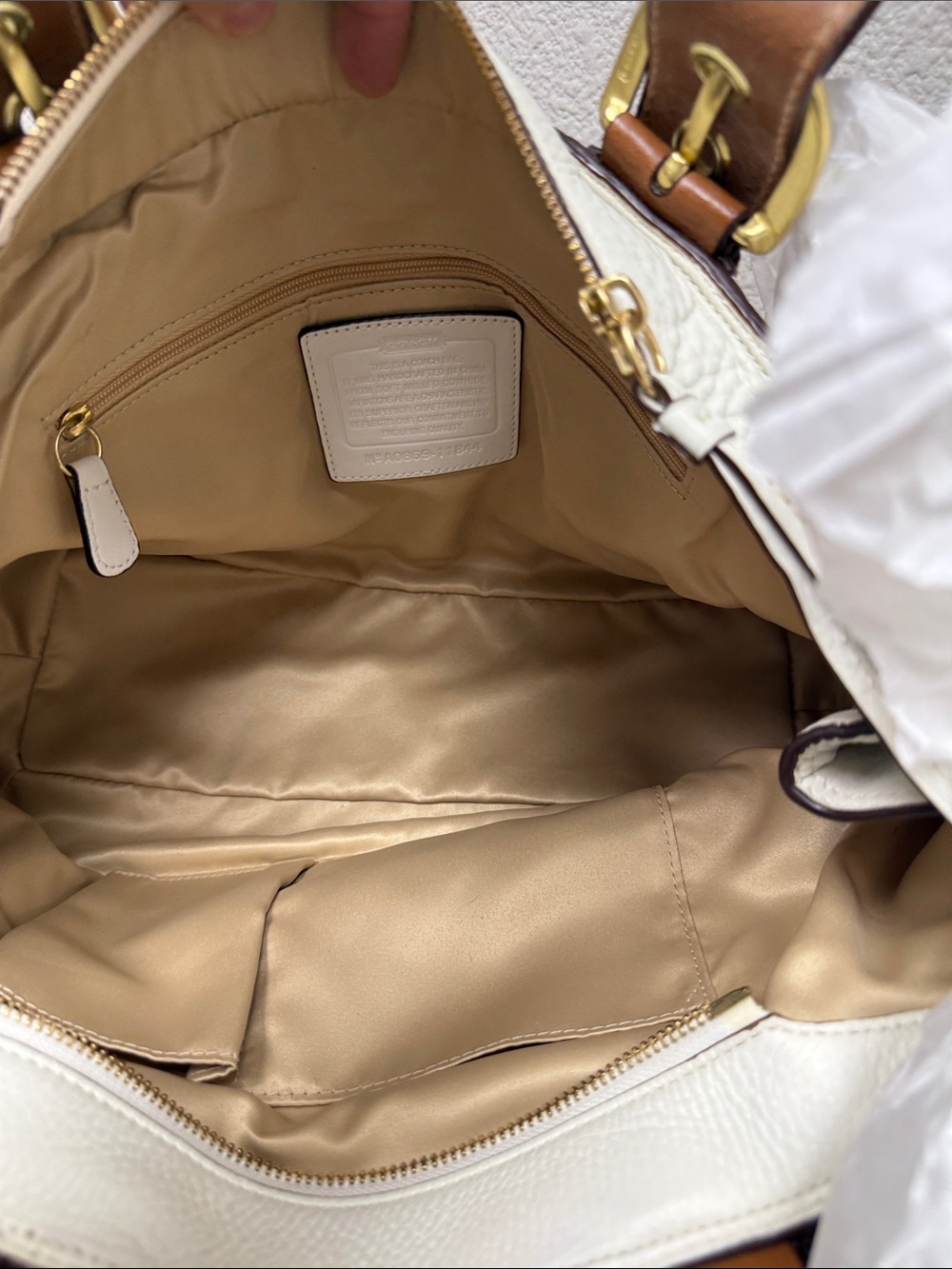 Coach SoHo Medium White Leather Shoulder Bag/Tote with Brown Trim - Picture 10 of 11